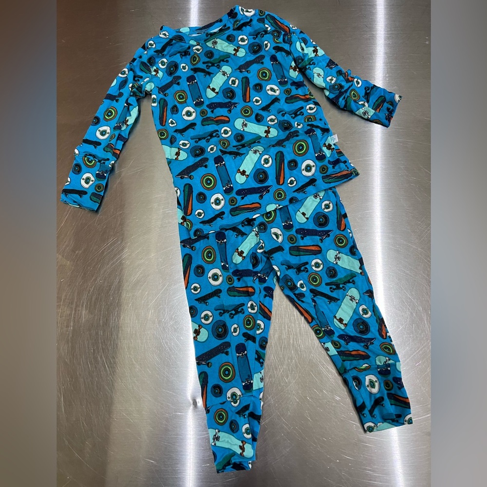 Posh Peanut Cole Skateboard 2-Pc Long Sleeve Short Pajamas Size 6-12 Months